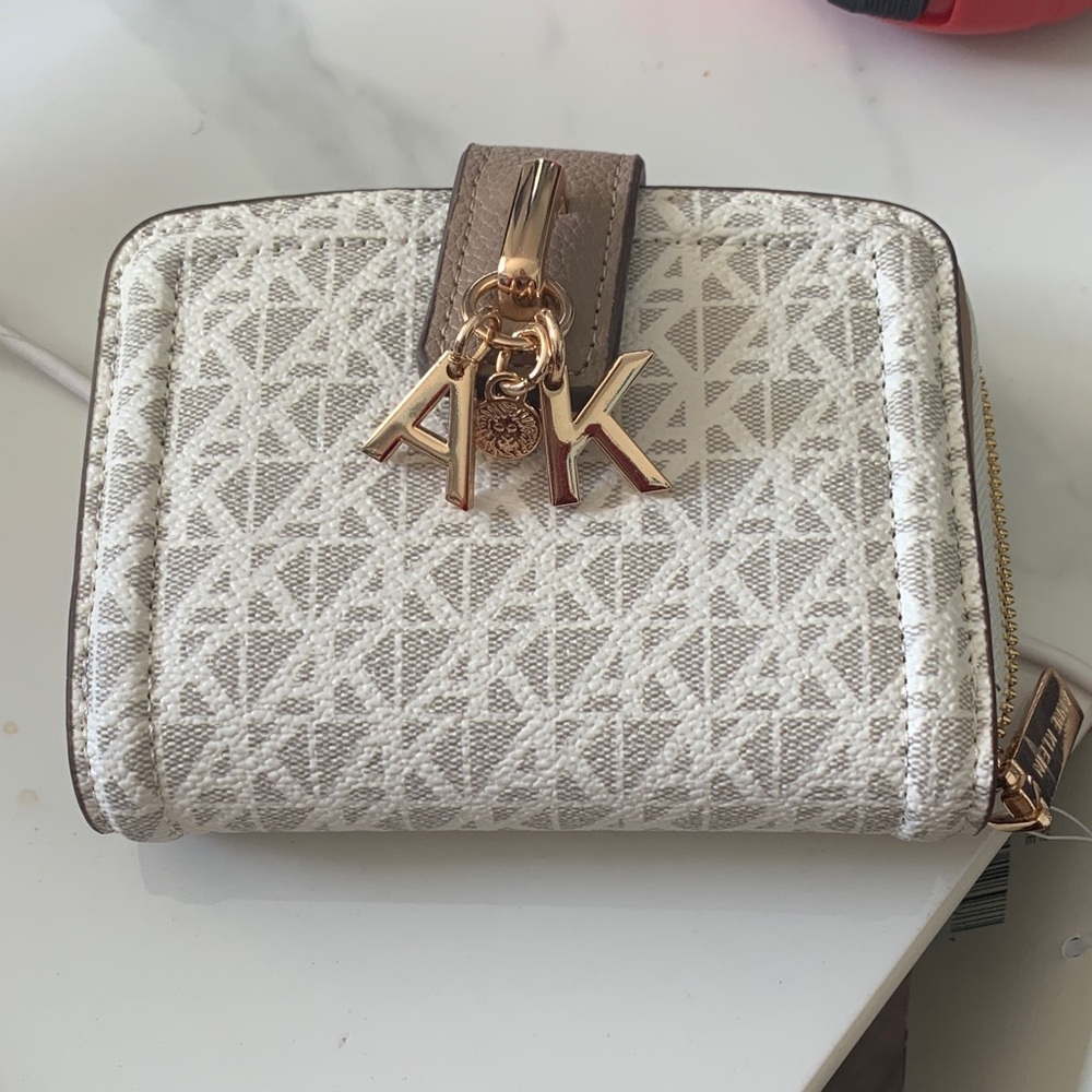 NWT Women's Cream and Brown Wallet
